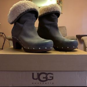 Ugg W Lynnea gray boots, size 7.